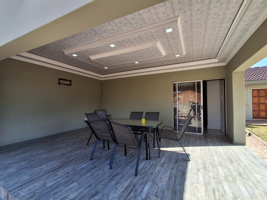 4 Bedroom Property for Sale in Flamwood North West